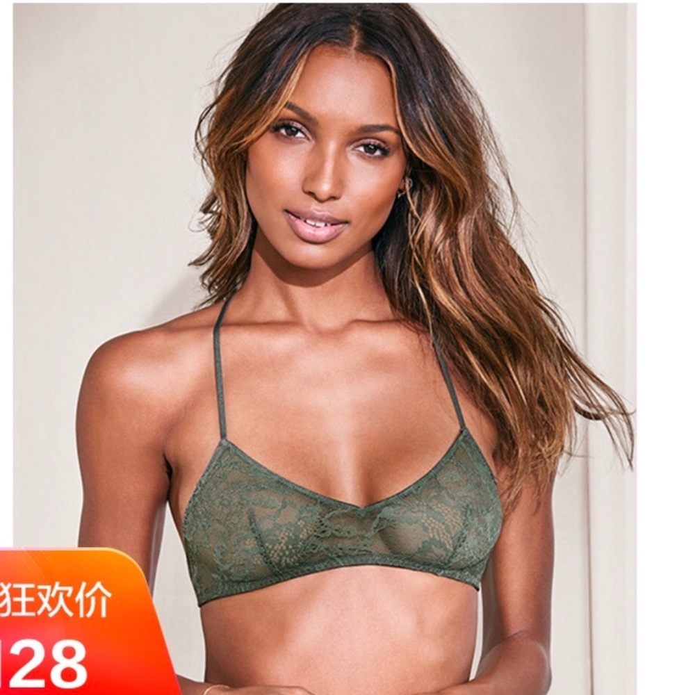 NWT Victoria Secret very lace scoop neck bra.
